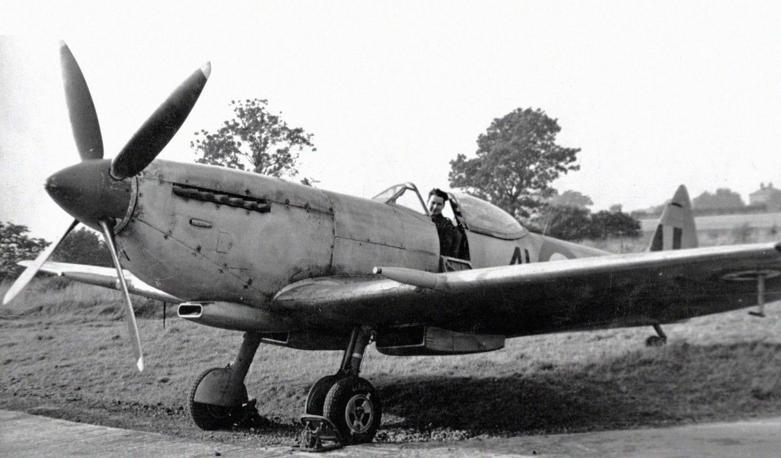 Cyber A�ro Breton - SUPERMARINE SPITFIRE MK IX-C