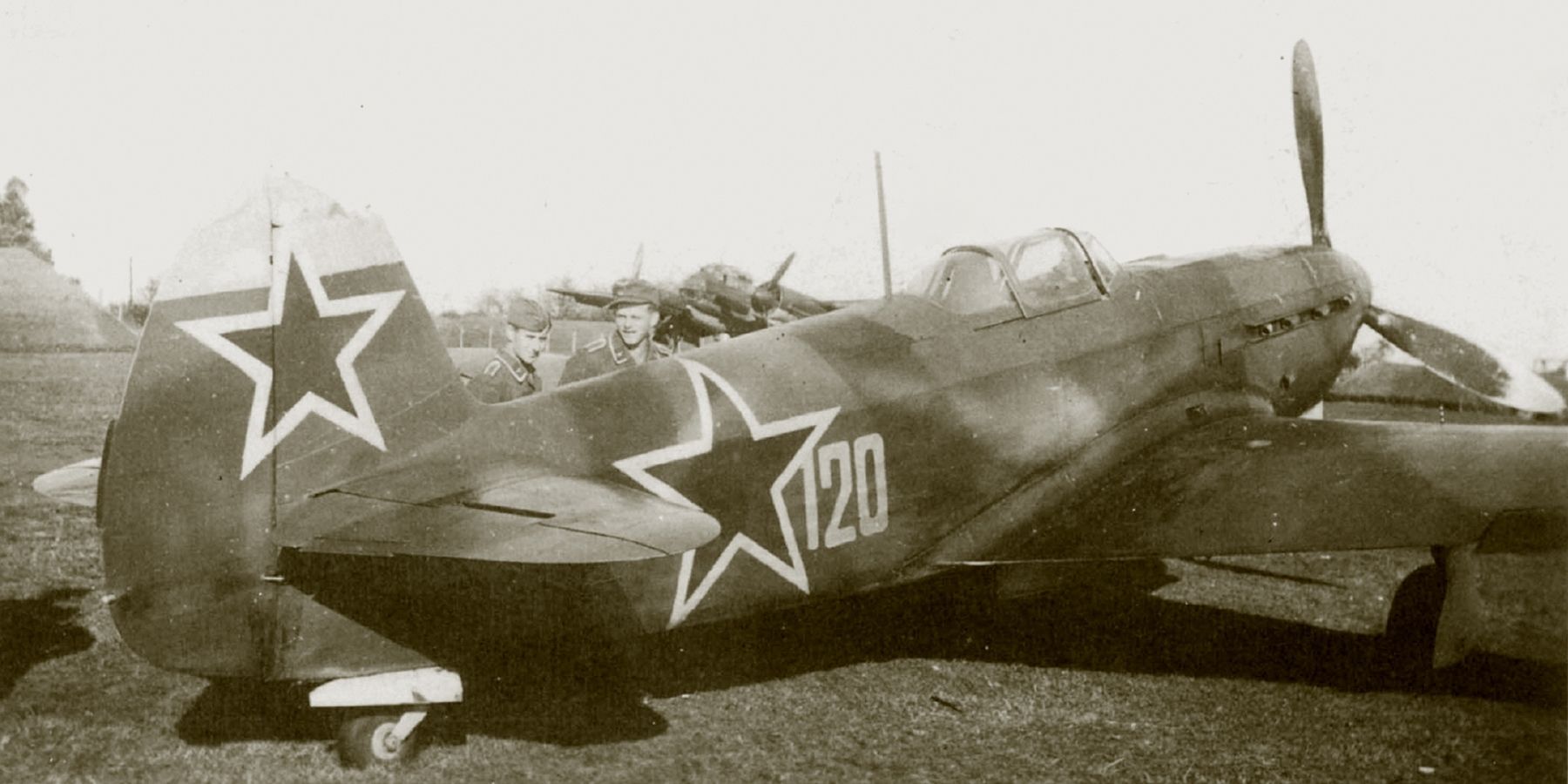 Cyber A�ro Breton - YAKOVLEV YAK-9D