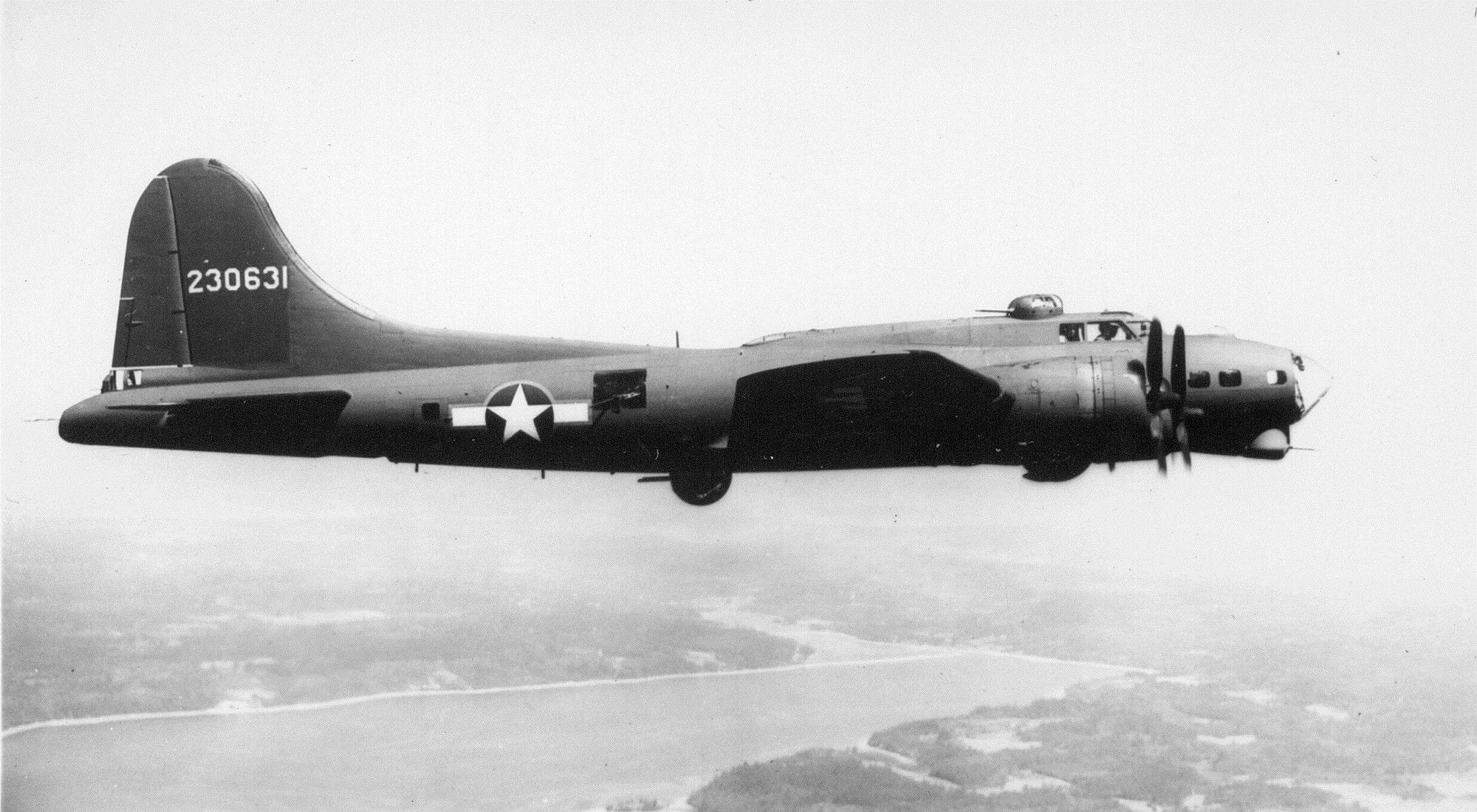 Cyber A�ro Breton - BOEING B-17F SUPERFORTERESSE VOLANTE