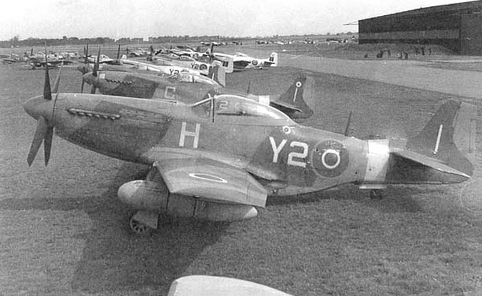 Cyber A�ro Breton - NORTH AMERICAN MUSTANG IV